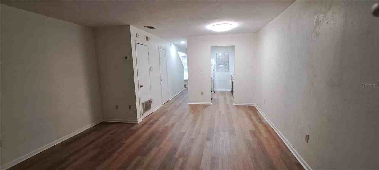 3925 Sw 26th Ter #B - Photo 4 of 21