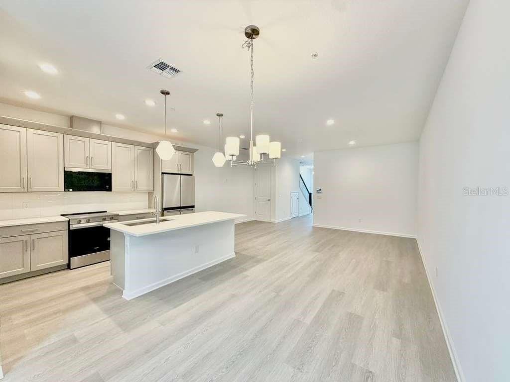 1866 Falconhurst Ln - Photo 3 of 32