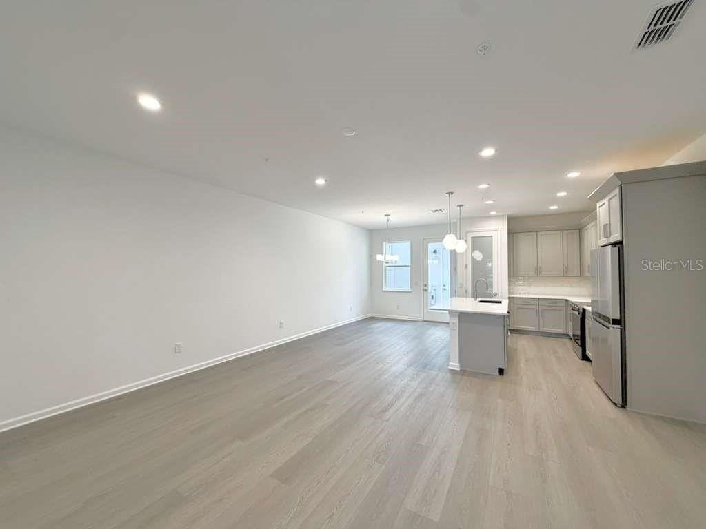 1866 Falconhurst Ln - Photo 4 of 32