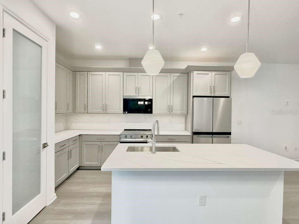 1866 Falconhurst Ln - Photo 7 of 32