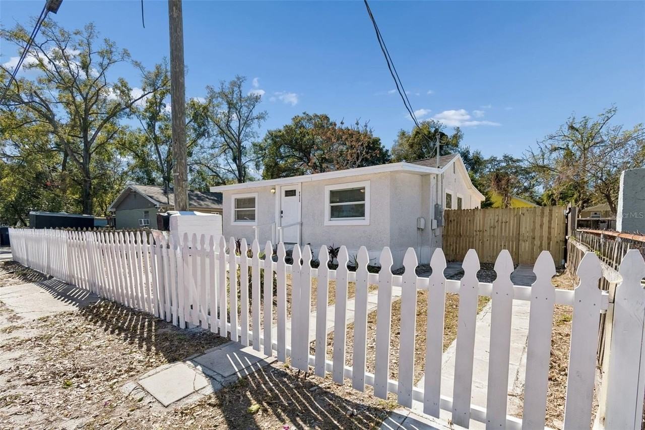 9412 N Brooks St - Photo 2 of 26