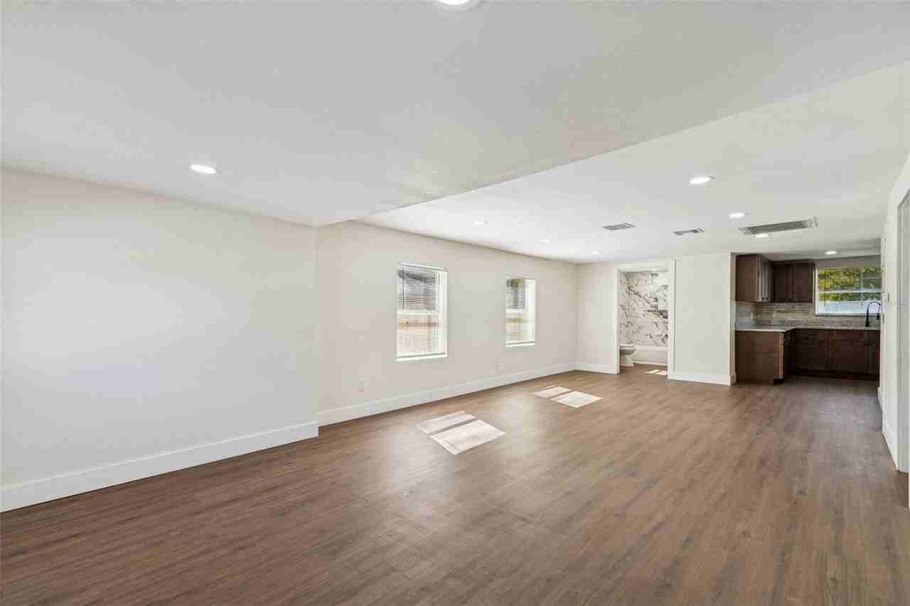 9412 N Brooks St - Photo 5 of 26