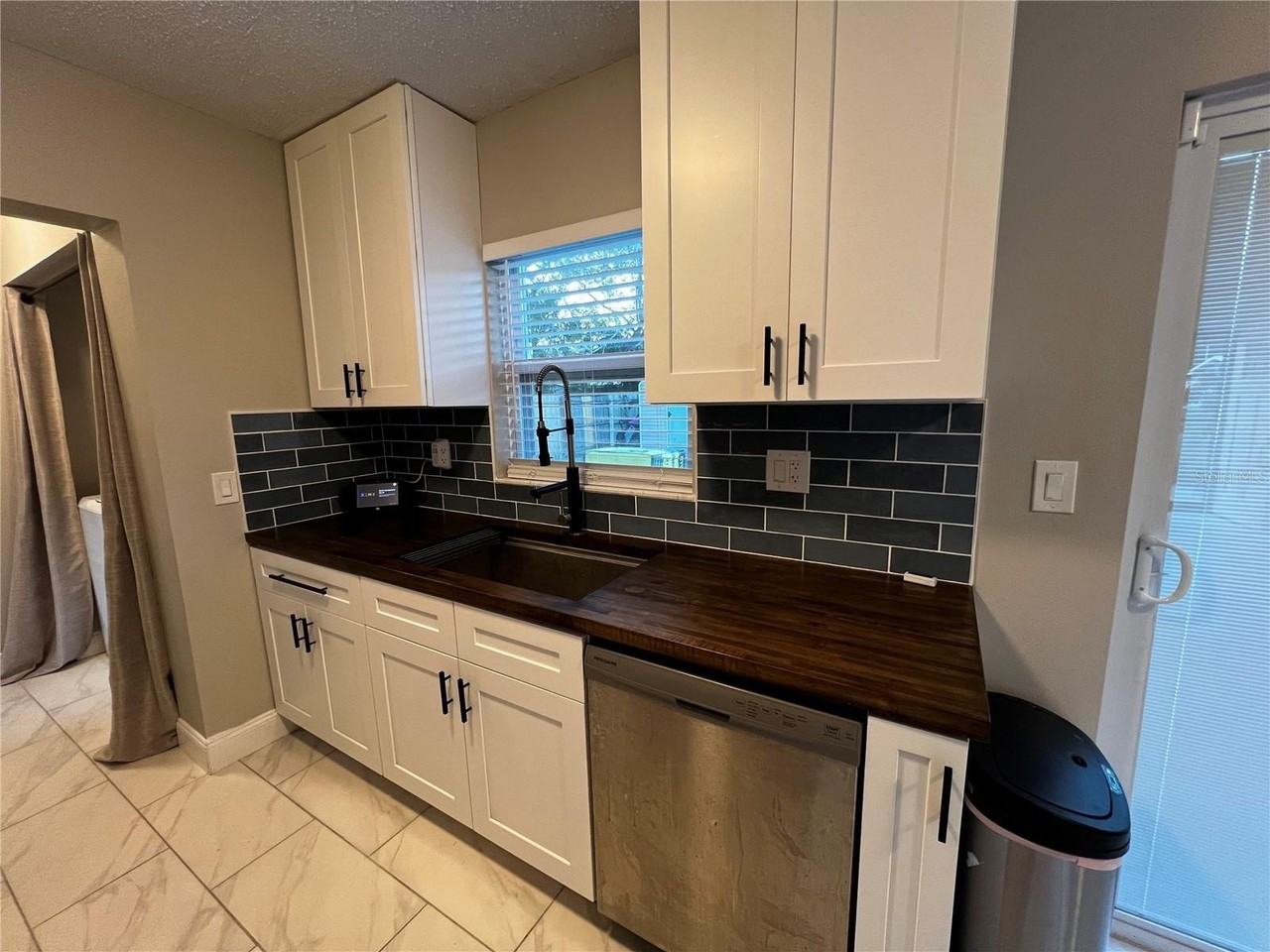 2893 Webley Dr - Photo 4 of 14