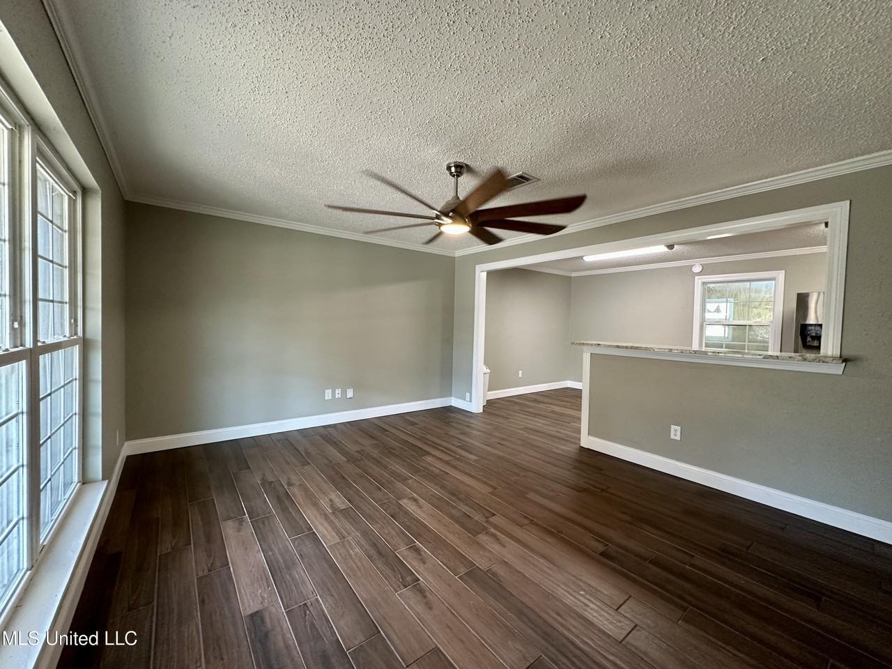 15508 Hartford Dr - Photo 4 of 22