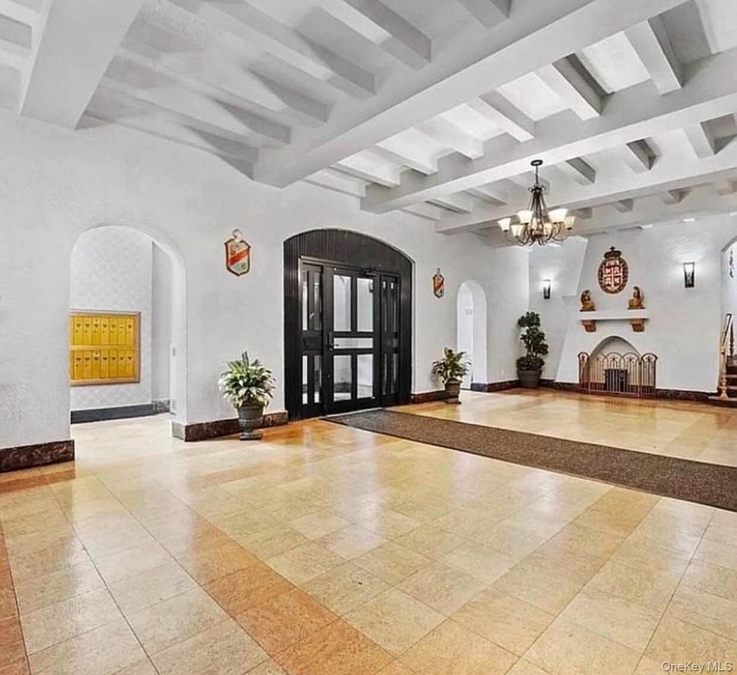 3721 80th St Apt 6e #6E - Photo 3 of 11