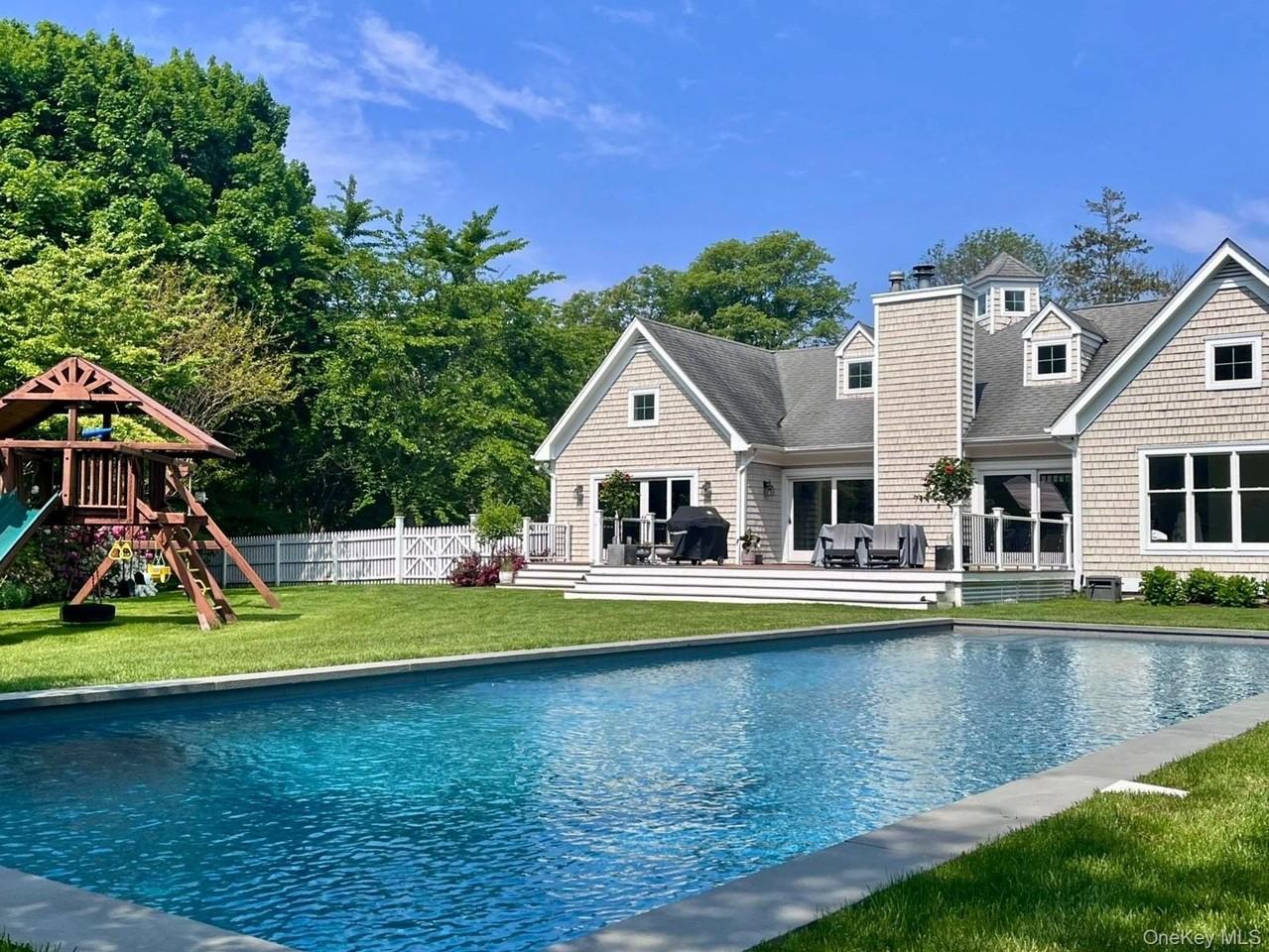 70 S Country Rd - Photo 3 of 35