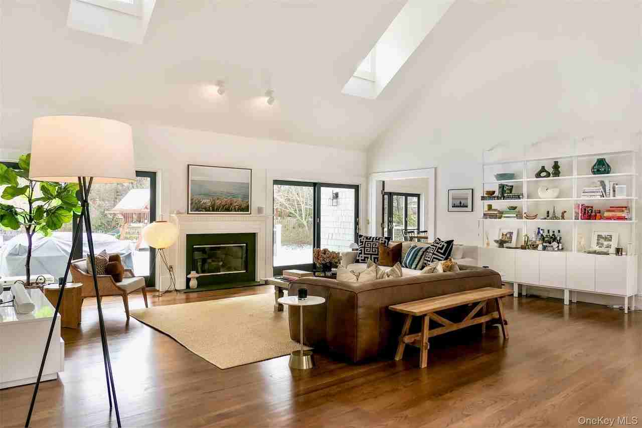 70 S Country Rd - Photo 5 of 35