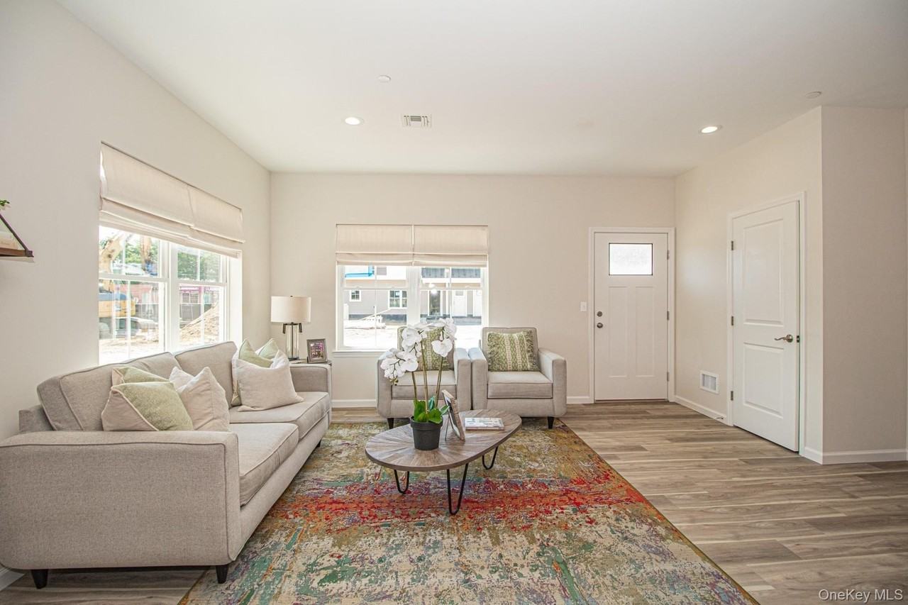 111 Ashley Court Avenue - Photo 2 of 26