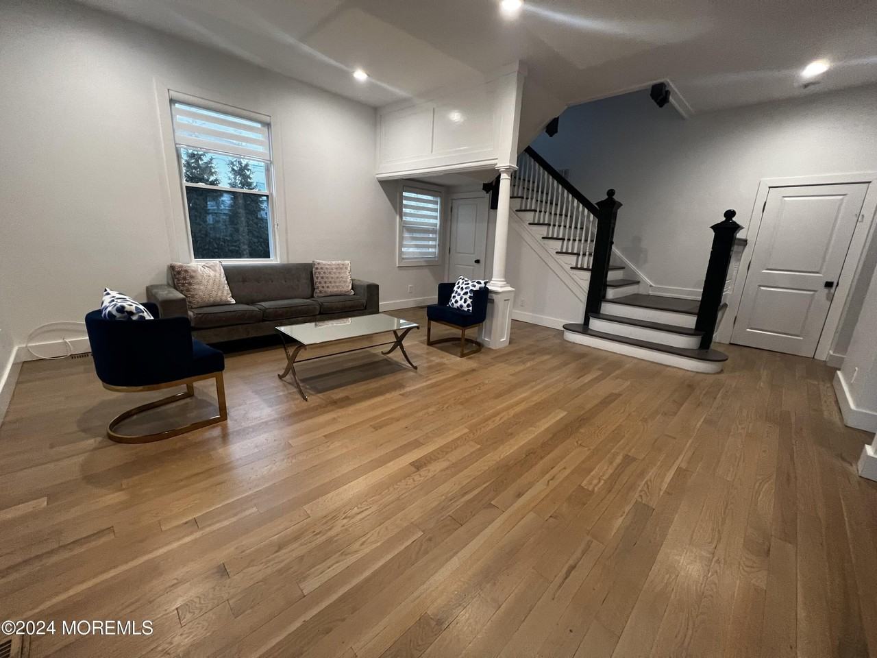 255 Hollywood Ave - Photo 2 of 24