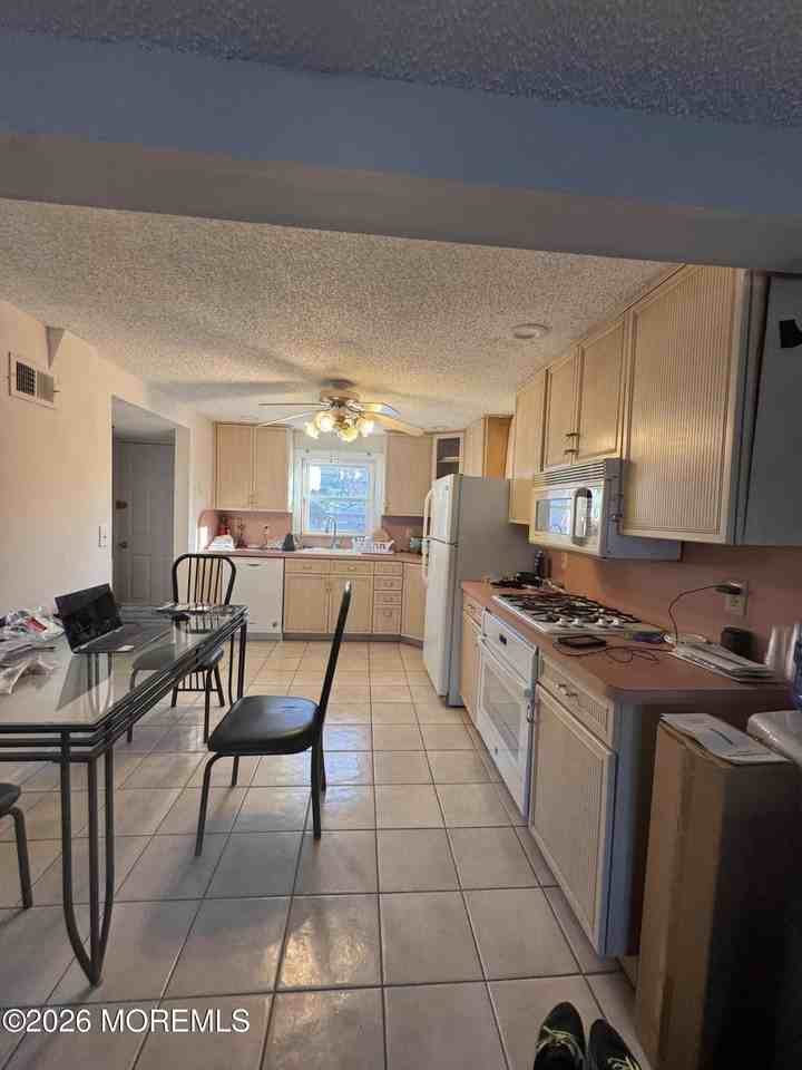 30 Howland Ave - Photo 3 of 9