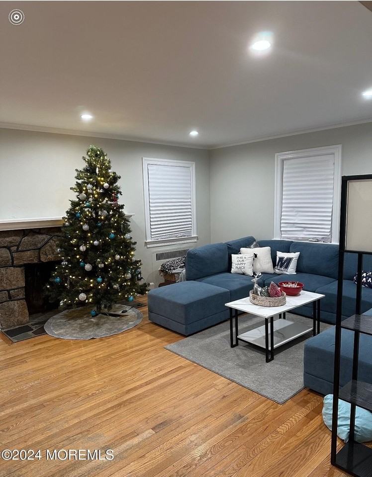 240 Oakhurst Rd - Photo 2 of 9