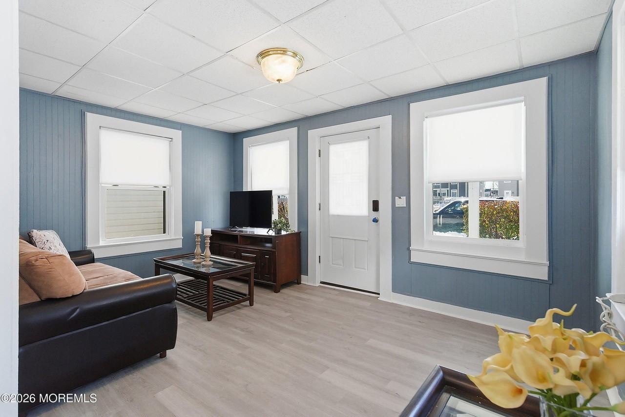 206 16th Ave - Photo 2 of 13