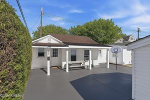 featured image of 206 16th Avenue unit: Rear Summer