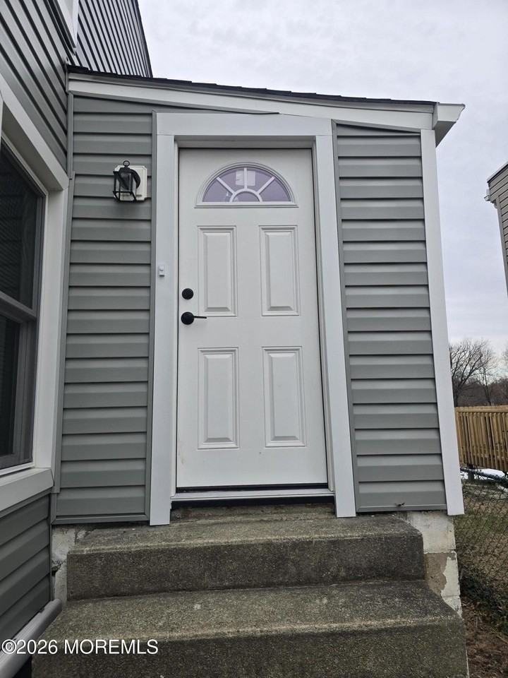 14 Lakewood Rd Unit B #B - Photo 2 of 8