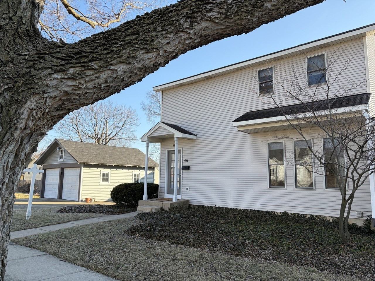 411 Richards St - Photo 3 of 21