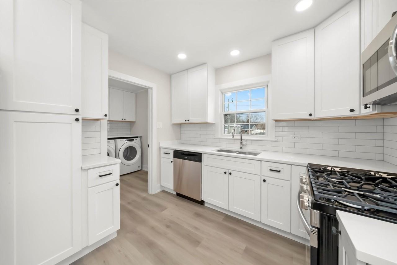 7318 W 113th St - Photo 2 of 17