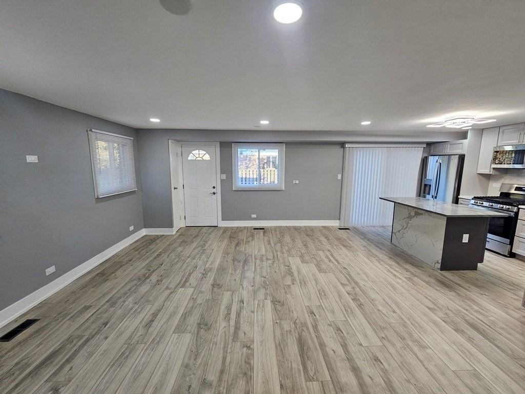 1535 E Jane Ave - Photo 7 of 34