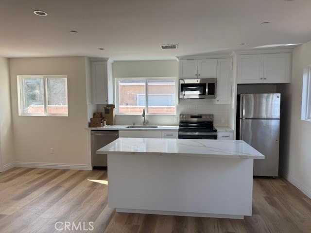 1135 S 2nd St - Photo 3 of 9