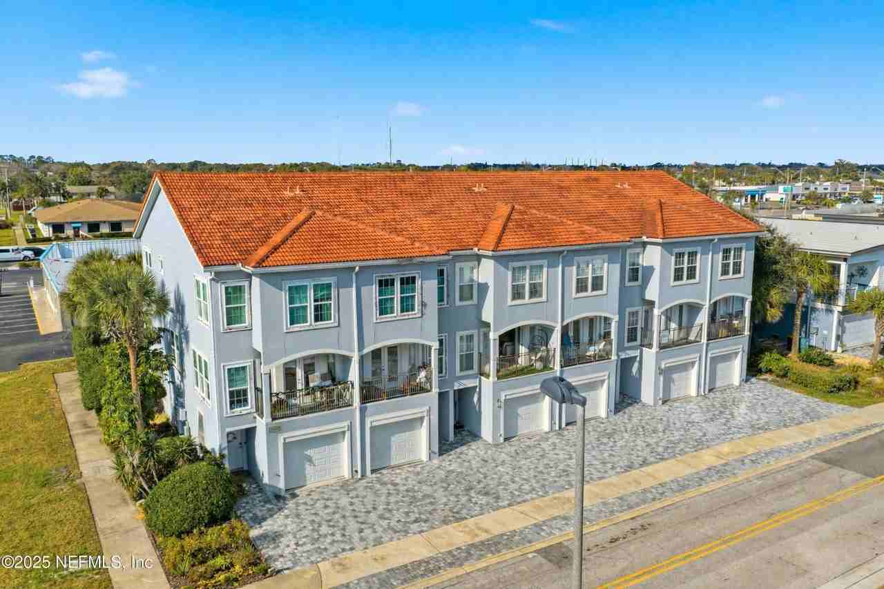 1330 2nd St S Apt E #E - Photo 2 of 31