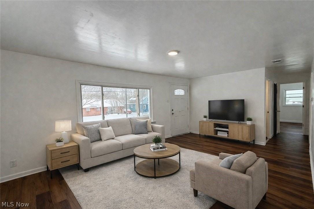 883 Kickapoo Ave - Photo 2 of 17