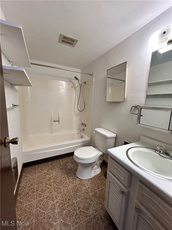 98 View St Apt 2 #2 - Photo 5 of 10