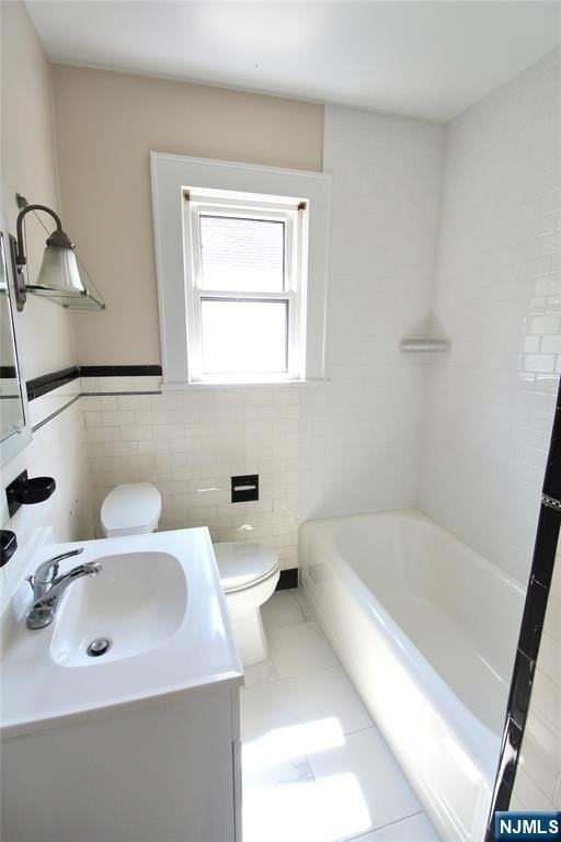 48 Pierce Ave - Photo 5 of 13