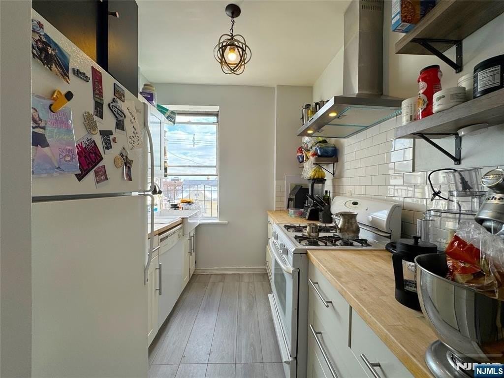 101 73rd St - Photo 7 of 21