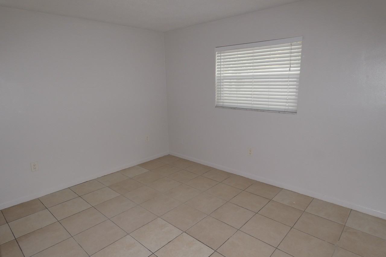 5821 8th Avenue North #102 - Photo 6 of 8