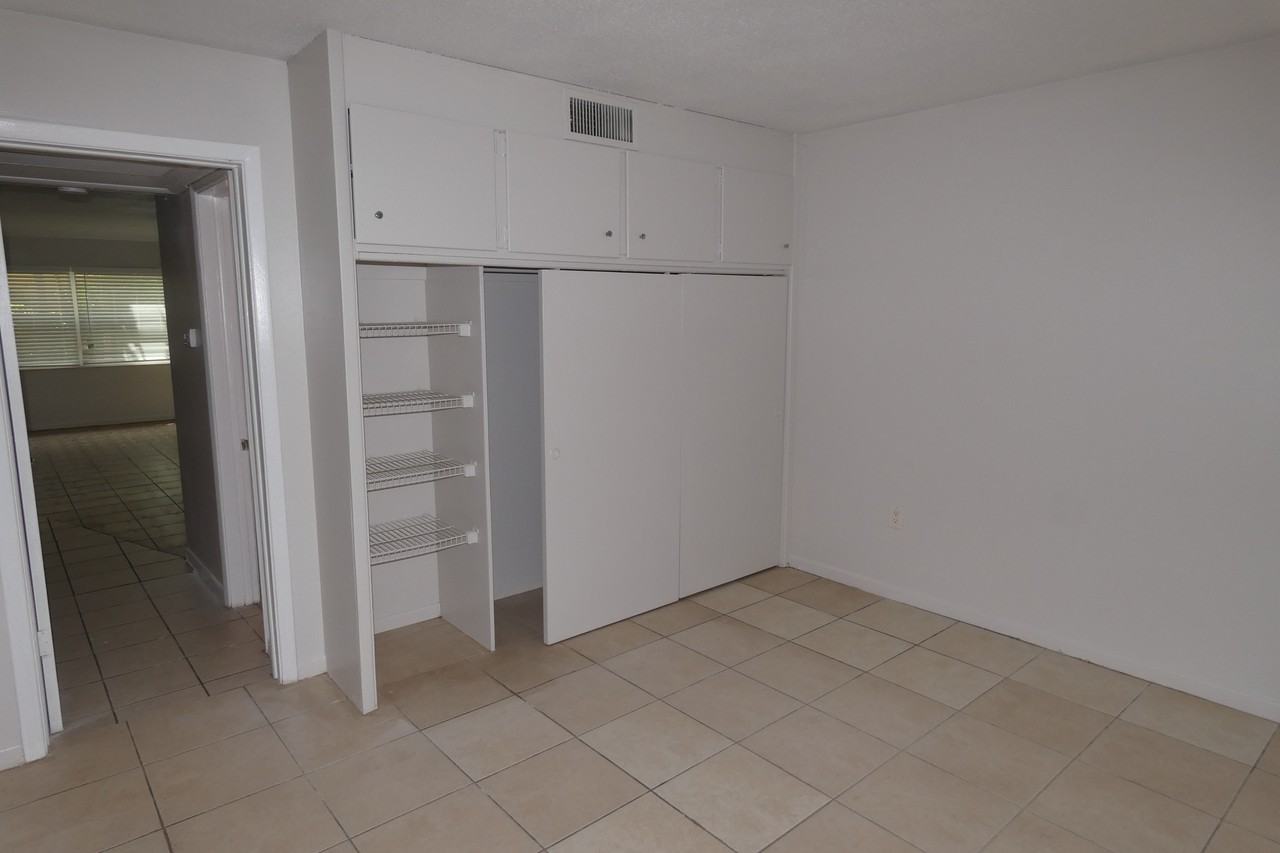 5821 8th Avenue North #102 - Photo 7 of 8