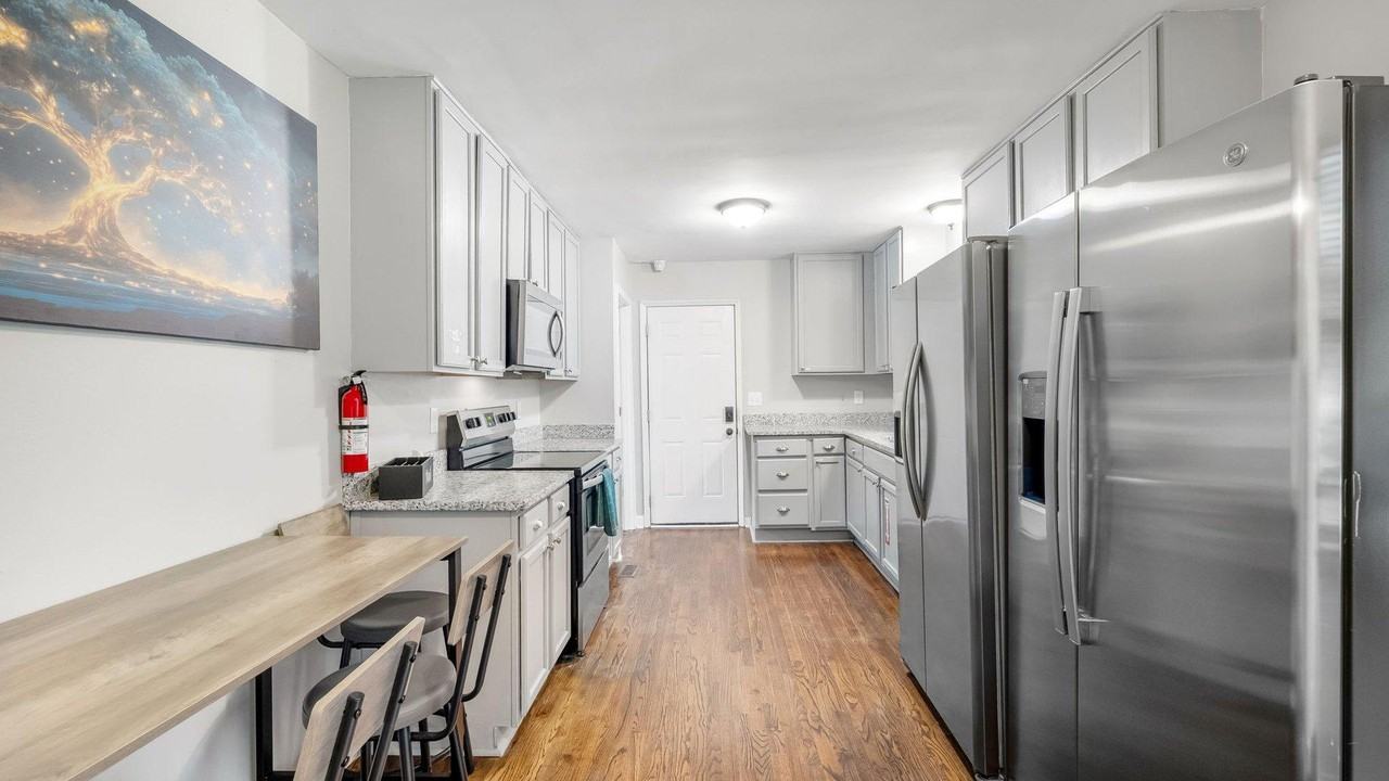 White Plains Rd - Photo 2 of 12