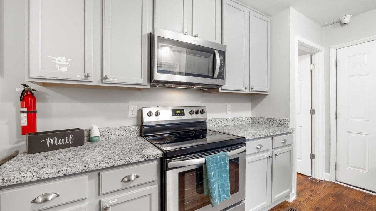 White Plains Rd - Photo 4 of 12