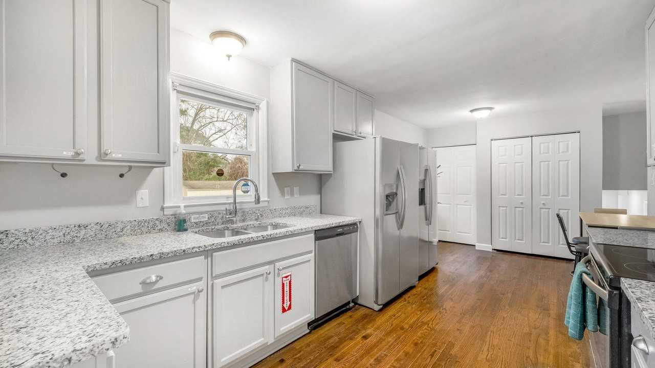 White Plains Rd - Photo 5 of 12