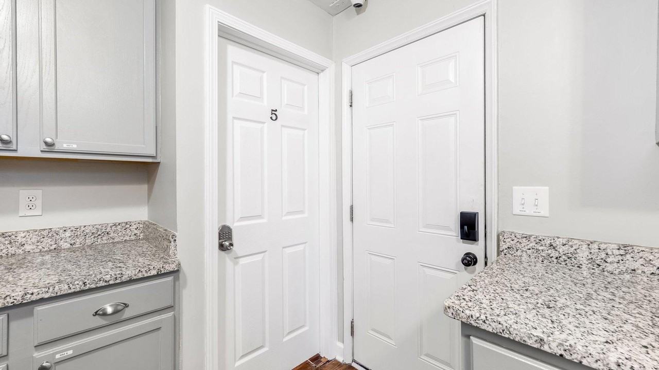 White Plains Rd - Photo 7 of 12