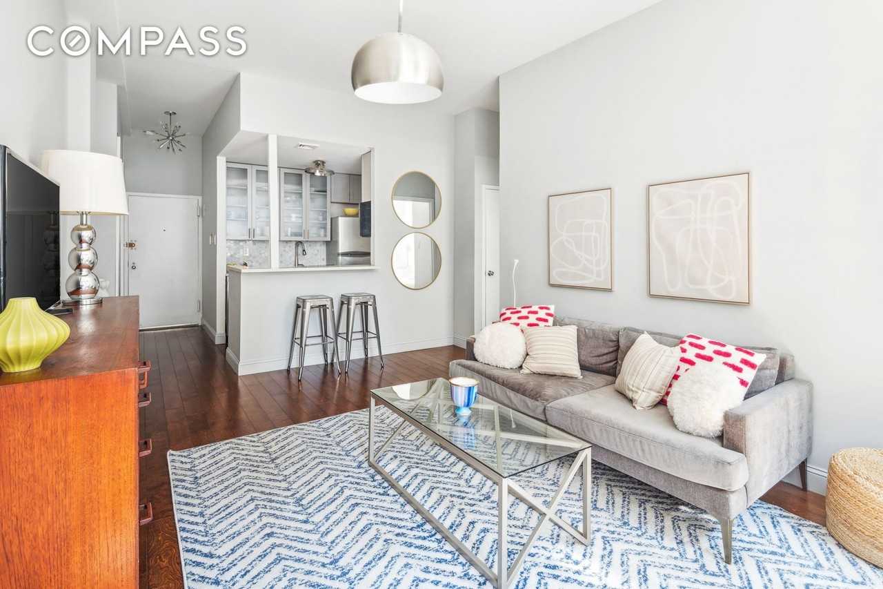 35 E 10th St #5A - Photo 2 of 7