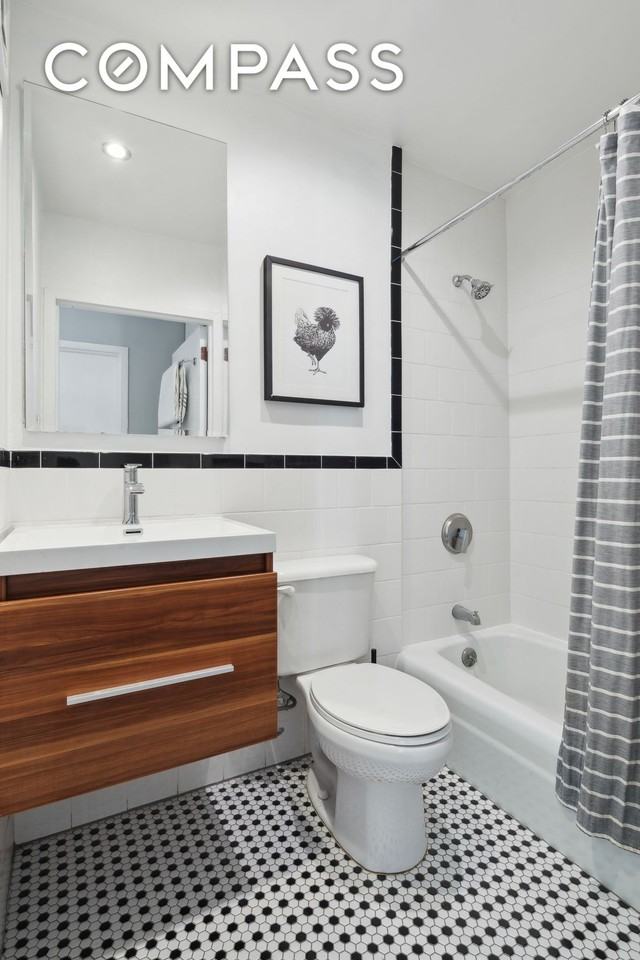 35 E 10th St #5A - Photo 4 of 7