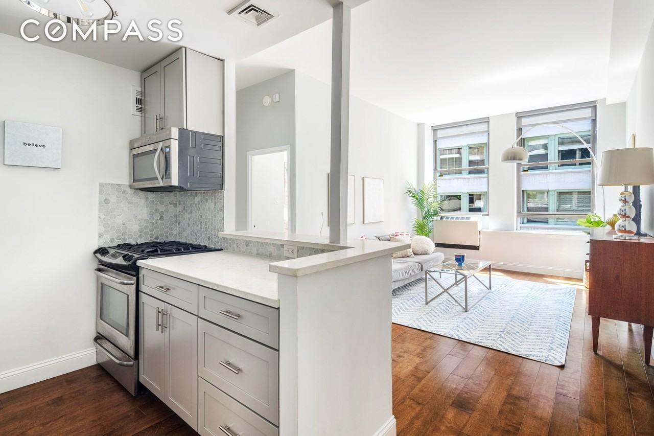 35 E 10th St #5A - Photo 5 of 7