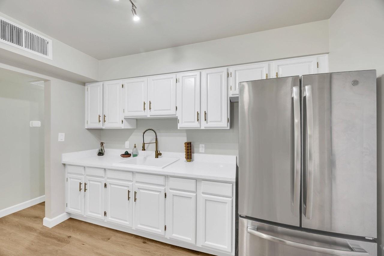 W 7th St - Photo 3 of 29