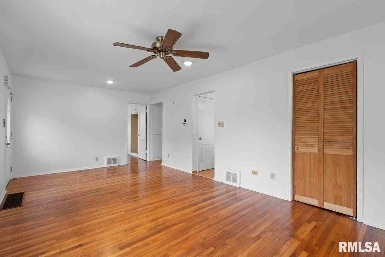 5029 N Best St - Photo 5 of 21