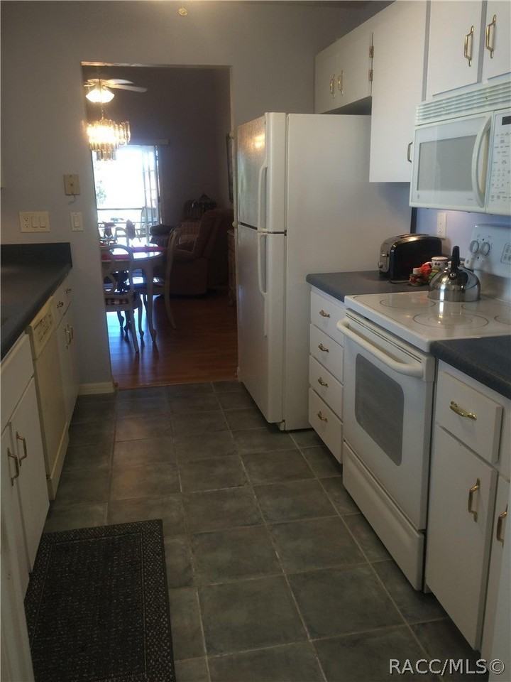 791 E Hartford St - Photo 4 of 12