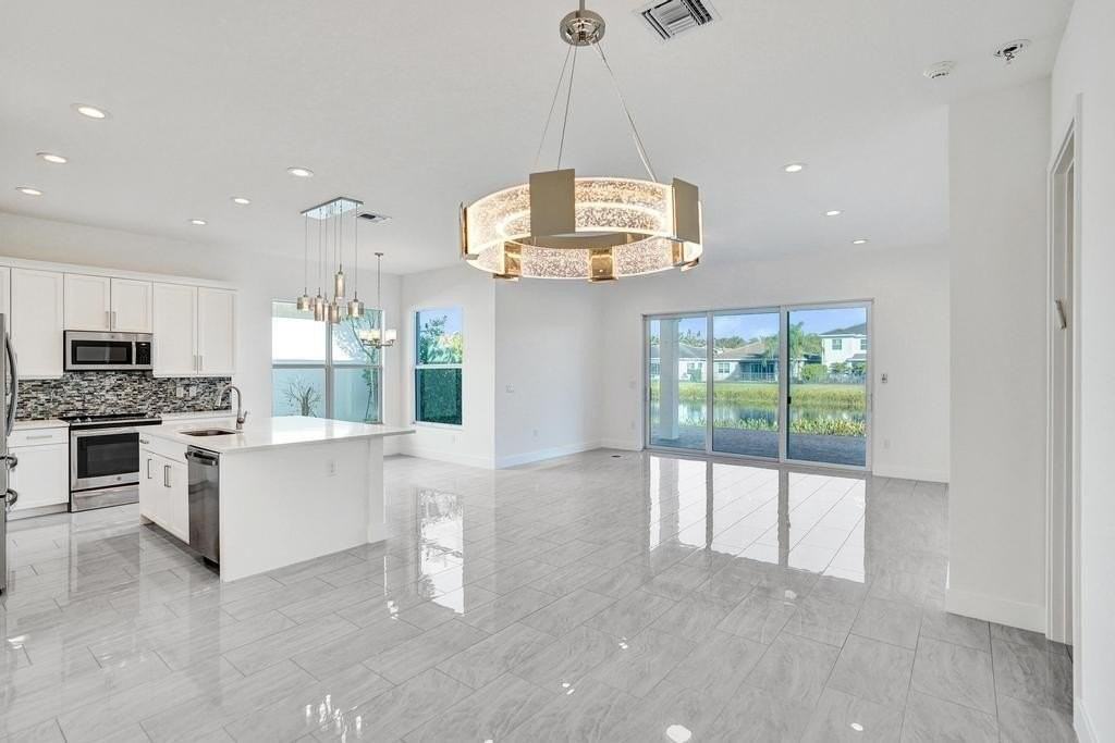 9623 Brook Isles Ave - Photo 3 of 50