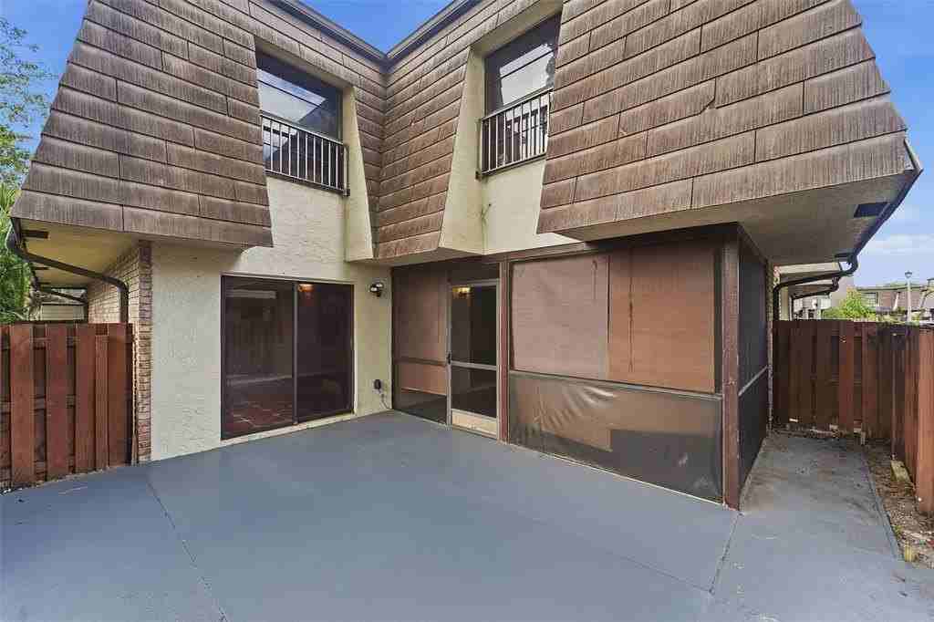 2501 Nw 99th Ave - Photo 3 of 25