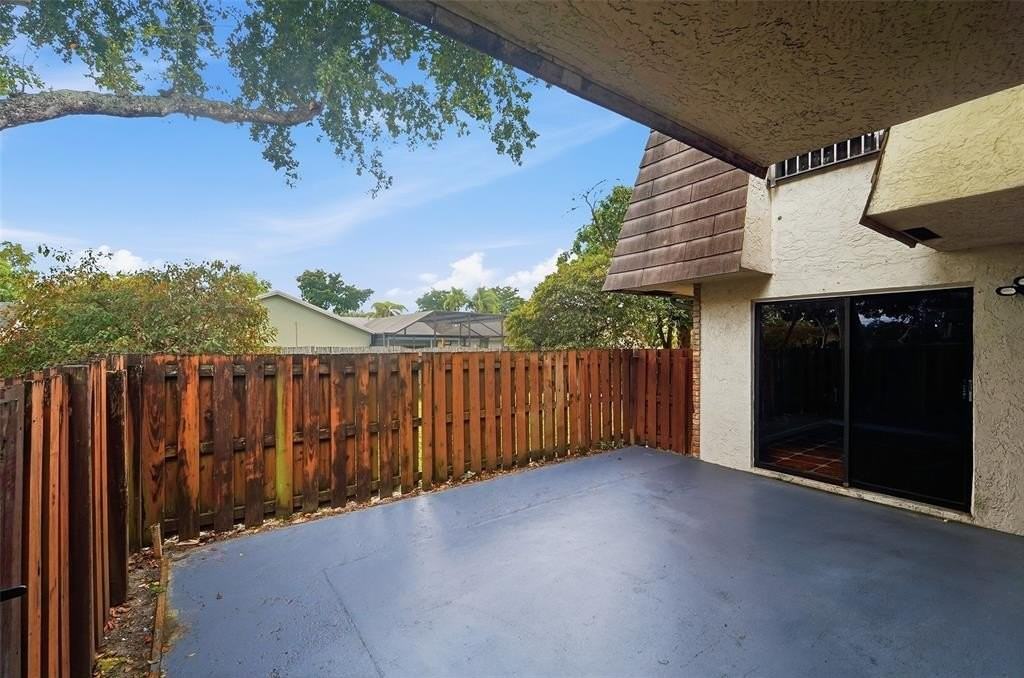 2501 Nw 99th Ave - Photo 5 of 25