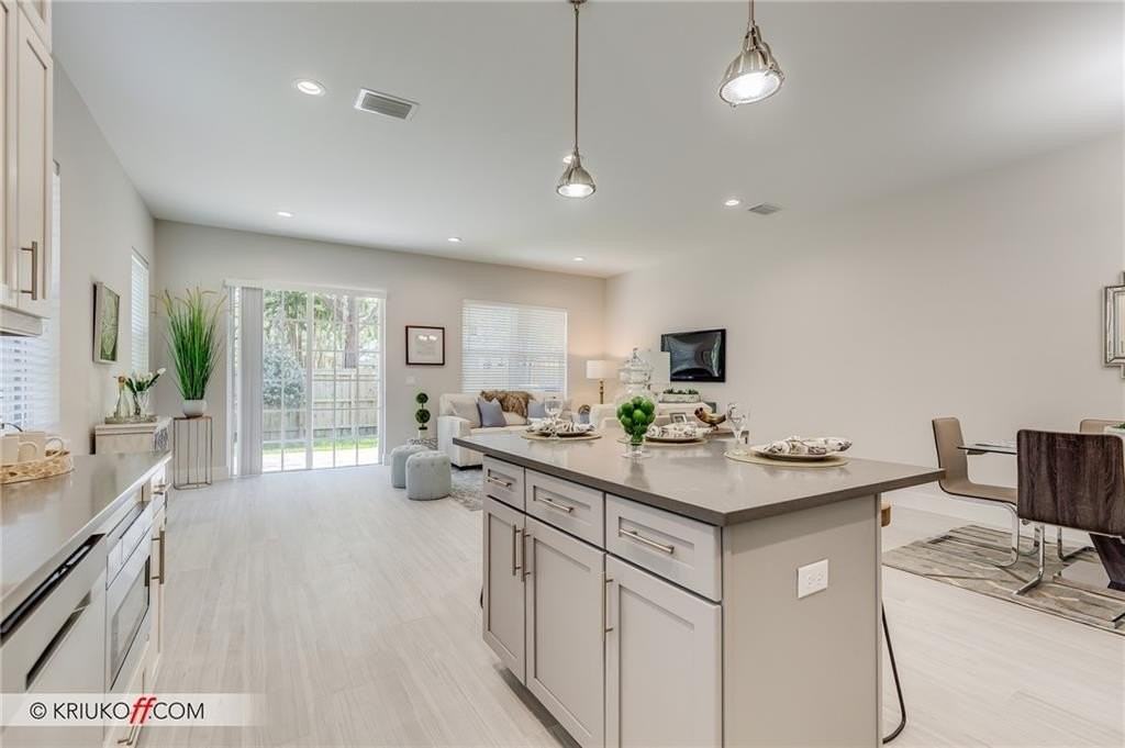 637 Sw 12th Ave - Photo 3 of 13