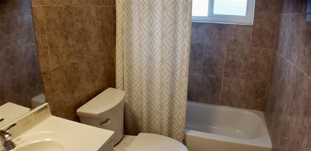 9609 Nw 81st Mnr - Photo 7 of 21