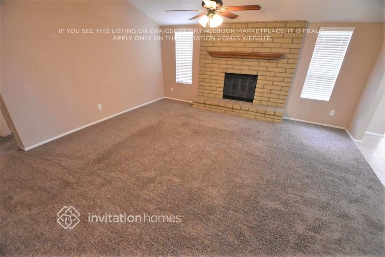 3827 W Helena Dr - Photo 2 of 10