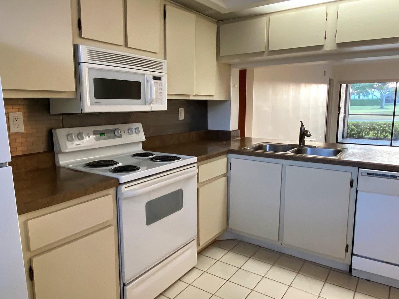 12962 Briarlake Dr #103 - Photo 4 of 23