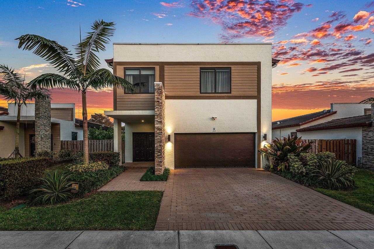 312 Ne 210th Way - Photo 2 of 50