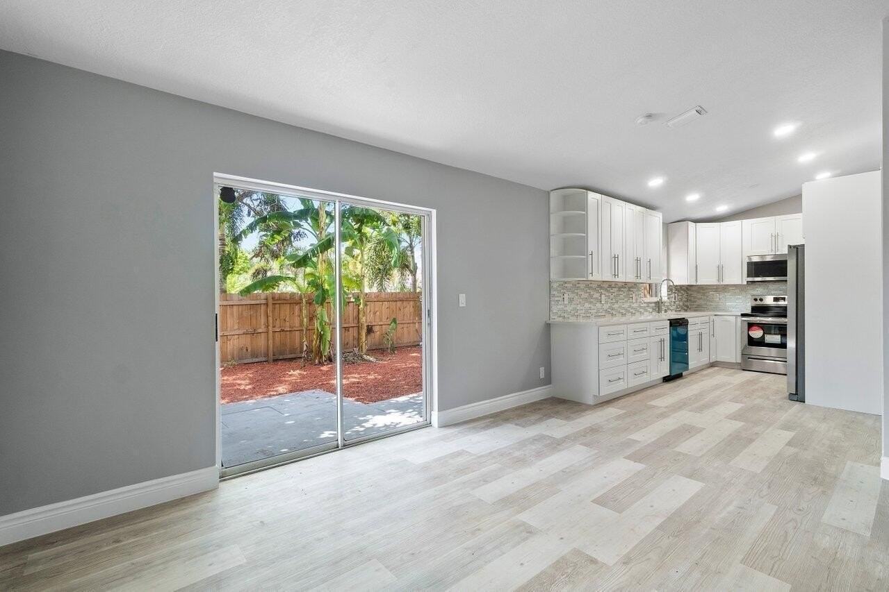 5213 Blueberry Hill Ave - Photo 4 of 13