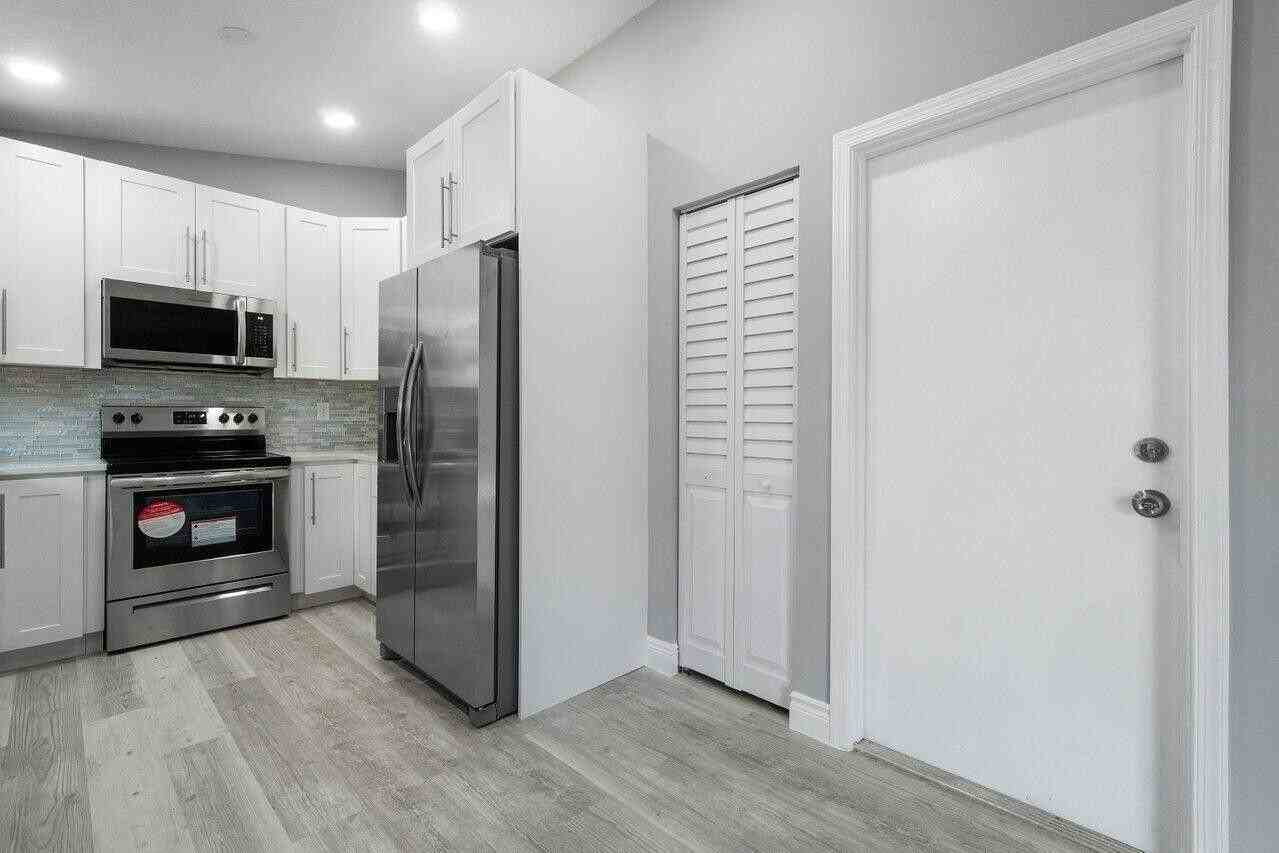 5213 Blueberry Hill Ave - Photo 6 of 13