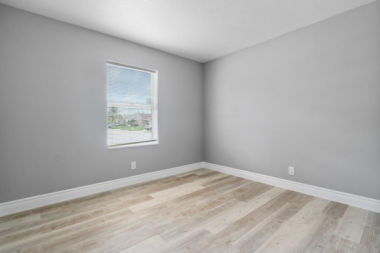 5213 Blueberry Hill Ave - Photo 7 of 13